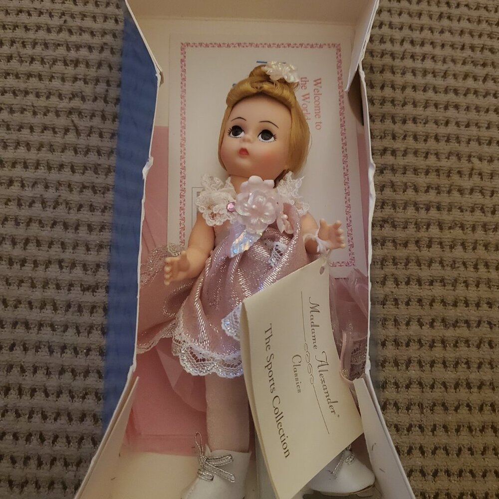 Madame Alexander 8" Ice Skating Girl Blonde in Box with Stand